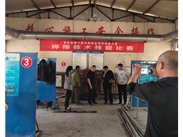 和靈石縣第一職業(yè)高中校領導在?？疾?/>
                    </a>
                    </div>
                  </div>
                  <div   id=